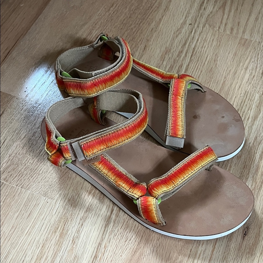 Teva Universal Orange and Yellow Ombre - Size 11